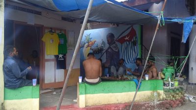 Yanuarius Y. Dumupa Mengaktifkan Kembali Usaha Cafe  Di Asrama Yameewa 01 Dogiyai Di Yogyakarta Pada Minggu Lalu.