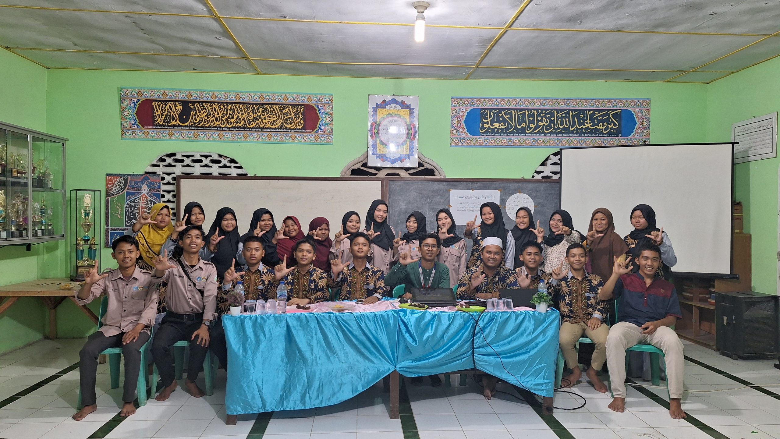 Digitalisasi Desa Air Genting bersama SMART Literasi dan HMPS UNA