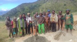 Usai peletakan batu pertama pembangunan gereja katolik di mauwa 