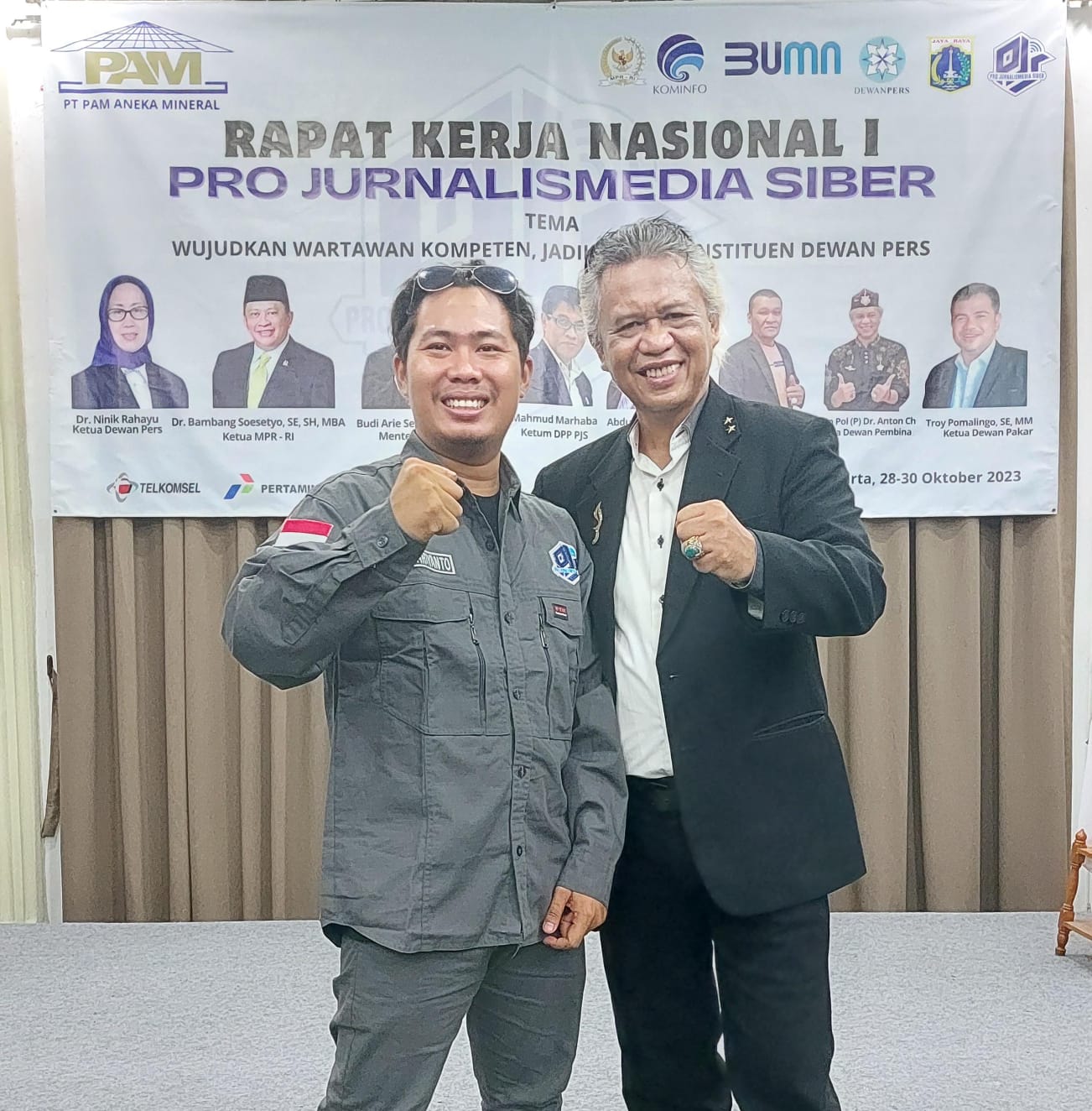 Mas Andre Hariyanto bersama Irjen Pol. Dr. Drs. H. Anton Charliyan M.P.K.N, - Mantan Kepala Divisi Humas Polri, - Kepala Kepolisian Daerah Jawa Barat, Mulai menjabat 12 Desember 2016.