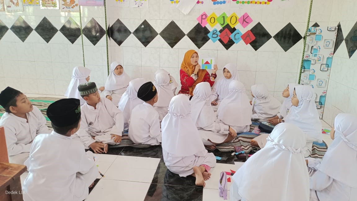 Bu Irin Peningkatan Prestasi Belajar Matematika Kelas III Semester ganjil  Melalui Media Tangram di SD Islam At-Taqwa tahun ajaran 2021/2022. Suara Utama ID Mengabarkan Kebenaran | Website Resmi Suara Utama