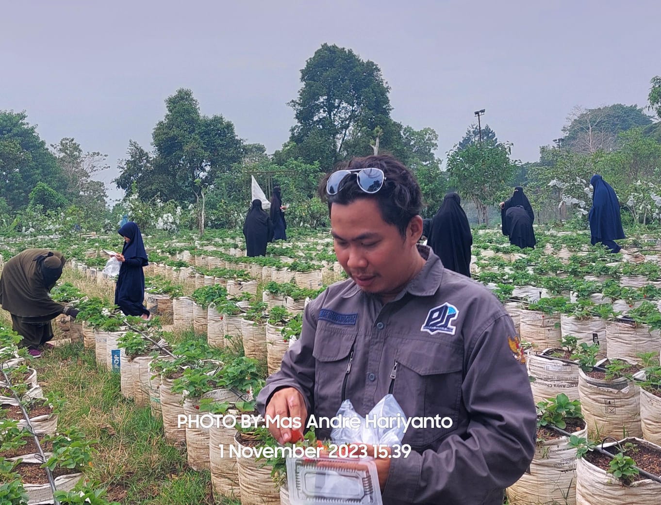 Meski Turun Hujan, Santri Pondok Quran Annahl Tetap Fokus Kegiatan Camp. Luar Biasa. Foto: Mas Andre Hariyanto/Dok. Internal (SUARA UTAMA)