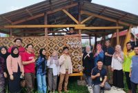 DPPM Universitas Indonesia Berkolaborasi bersama Pondok Quran Annahl Cianjur Mendirikan Gubuk Saung Riung. Foto: Mas Andre Hariyanto/Abu Nahla As-Sundawy (SUARA UTAMA)