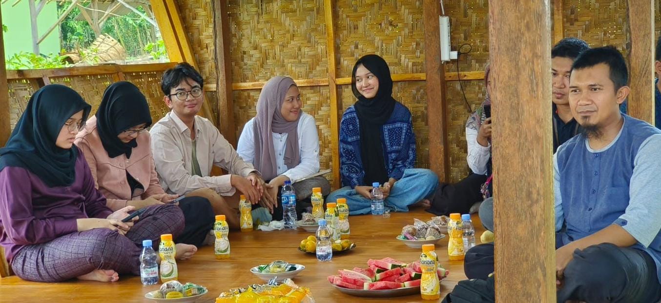 DPPM Universitas Indonesia Berkolaborasi bersama Pondok Quran Annahl Cianjur Mendirikan Gubuk Saung Riung. Foto: Mas Andre Hariyanto/Abu Nahla As-Sundawy (SUARA UTAMA)