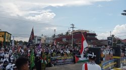 Masa aksi damai solidaritas Palestina berkumpul di Monumen Tanjung Selor. Foto. Aslan