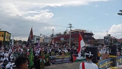 Masa aksi damai solidaritas Palestina berkumpul di Monumen Tanjung Selor. Foto. Aslan