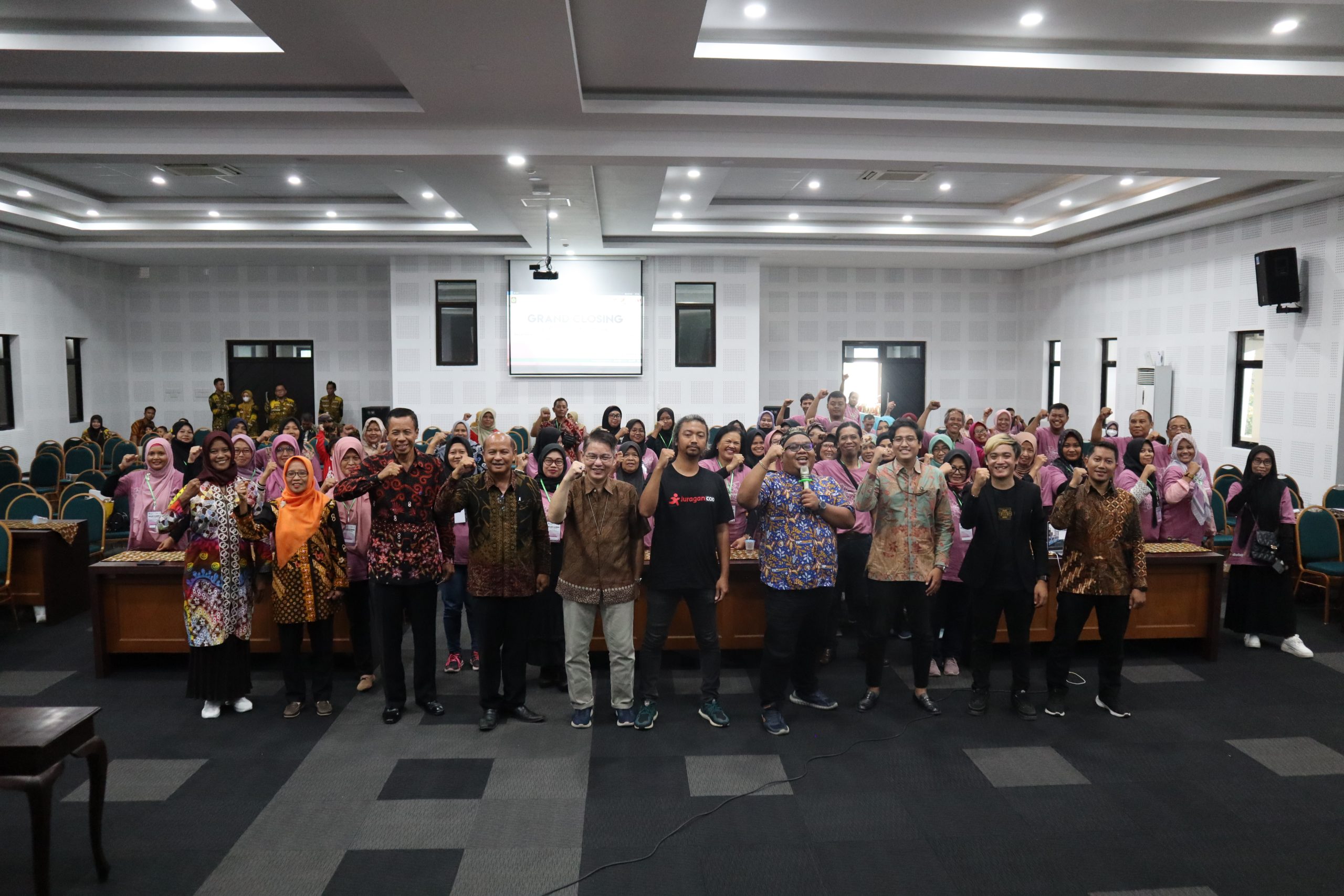 Grand Closing dan Business Matching Pelatihan Penguatan Kompetensi IKM Berbasis Teknologi dan Inovasi. FOTO: dr. Imam Khoirul Fajri, M.M/Mas Andre Hariyanto (SUARA UTAMA)