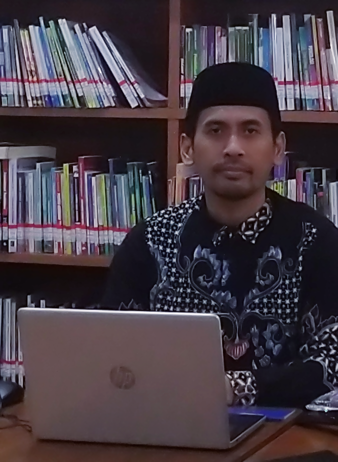 Assist. Prof. Dr. Hamdan Firmansyah, MMPd, MH di Ruang Literasi 