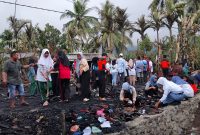 SMK Ma'arif 1 Semaka Adakan Bakti Sosial Bantu Warga Korban Kebakaran