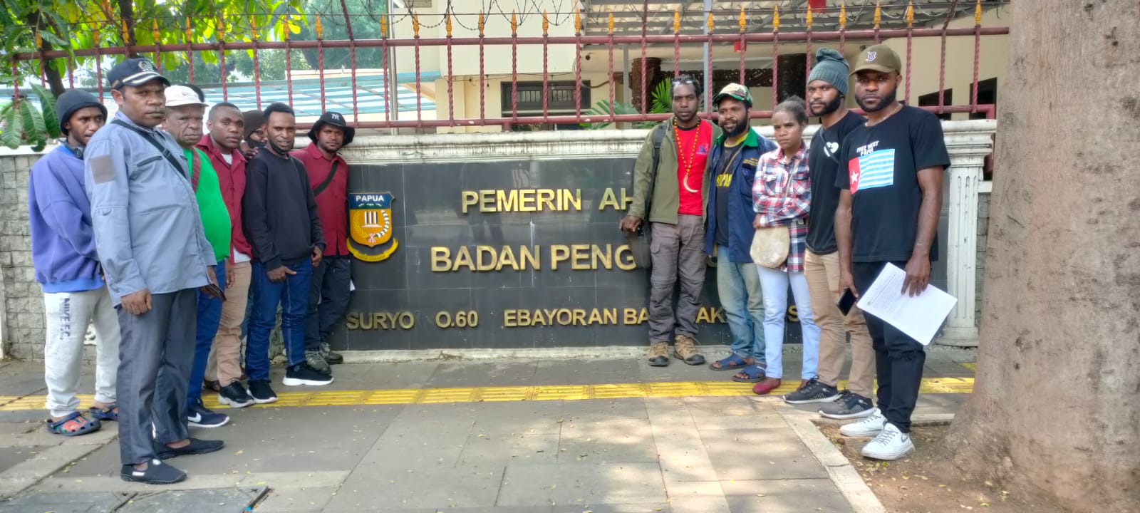 Ilustrasi habis keluar dari kantor penghubung antara jakarta Papua yang hadir seluruh bph ipmado sejaba dan korwil masing masing sekaligus dengan beberapa anggota ipmado sejaba