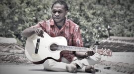 Ilustrasi foto saat kesedihan ku yang selalu temani sa adalah musik/gitar agar sa bisa uraikan secara bersamaan 