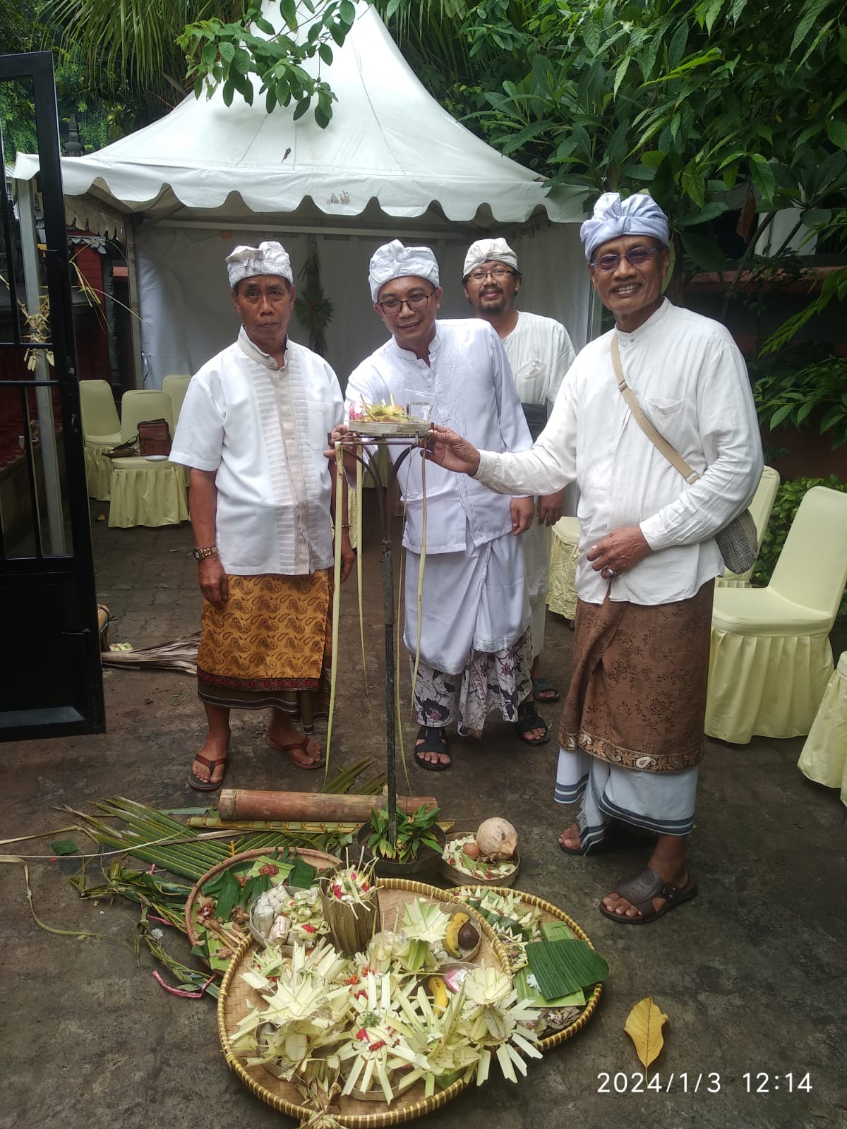 Foto PHDI Bekasi Ngayah Menarik dari HAB Kemenag ke 78, Saat Dirjen Berdoa Bersama di RSPAD Suara Utama ID Mengabarkan Kebenaran | Website Resmi Suara Utama