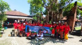 Warga SB Jatiwaringin Banjar Hitakarma Pondok Gede melaksanakan tirta yatra di Pura Agung Jati Pramana Kota Cirebon yang menakjubkan (06/01/2024) (Foto: Idewa Adiyadnya/ Redaksi Suara Utama)