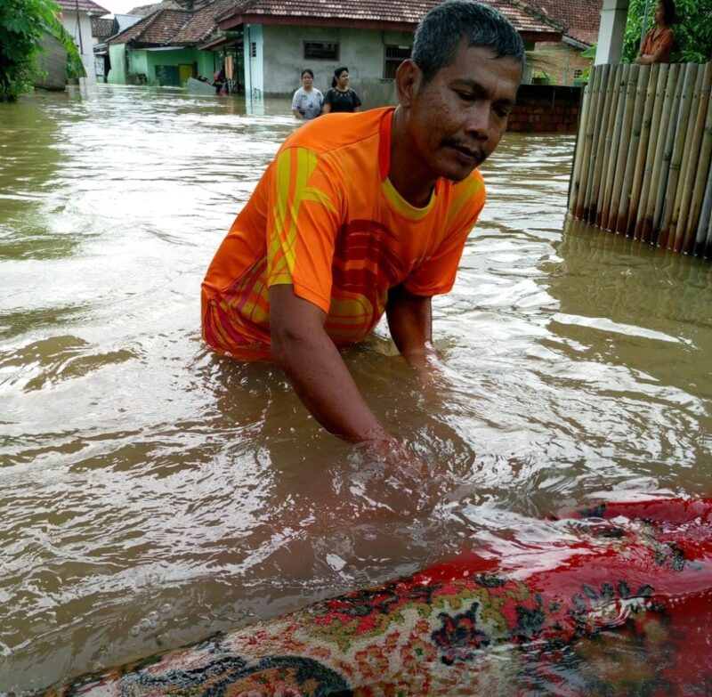 Salah satu anggota Rapi riders Prabumulih juga terkena banjir. FOTO : Herwan Widodo (SUARA UTAMA)