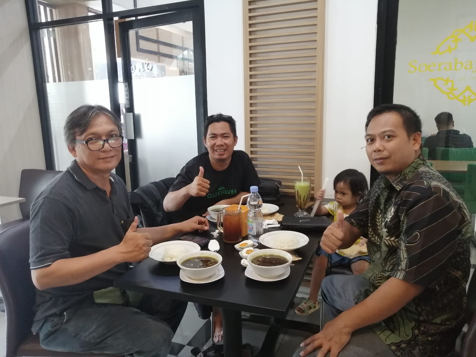 Silaturahmi Pemred Pers Bhayangkara dan Suara Utama di Soerabaja Cafe. FOTO: Mas Andre/Kusnandar (SUARA UTAMA)