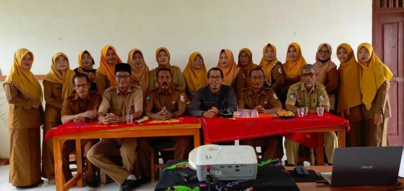 Peserta dan Pemateri Bimtek Publikasi Kegiatan Sekolah SDN dan SMPN Satap 1 RJT . Foto: Nafian Faiz (SUARA.UTAMA.ID)