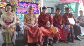 Ketua Umum PHDI Pusat Mayjen TNI (Purn.) Wisnu Bawa Tenaya didampingi oleh jajaran pengurus Paruman Walaka dan Pengurus Harian PHDI Kota Bekasi pada tanggal 17 Januari 2024 (Foto: Idewa Adiyadnya/ Redaksi Suara Utama)