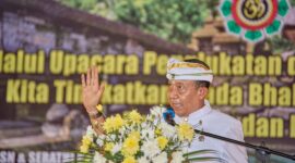 Ketua Parisada Hindu Dharma Indonesia (PHDI) Pusat yaitu Mayjen TNI (Purn.) Wisnu Bawa Tenaya menghadiri serta memberikan sambutan saat dilaksanakan Upacara Katning yang diselenggarakan oleh PSN Wilayah Jabodebabek (20/01/2024) (Foto: Prana Putras, Berita: Idewa Adiyadnya/ Redaksi Suara Utama).
