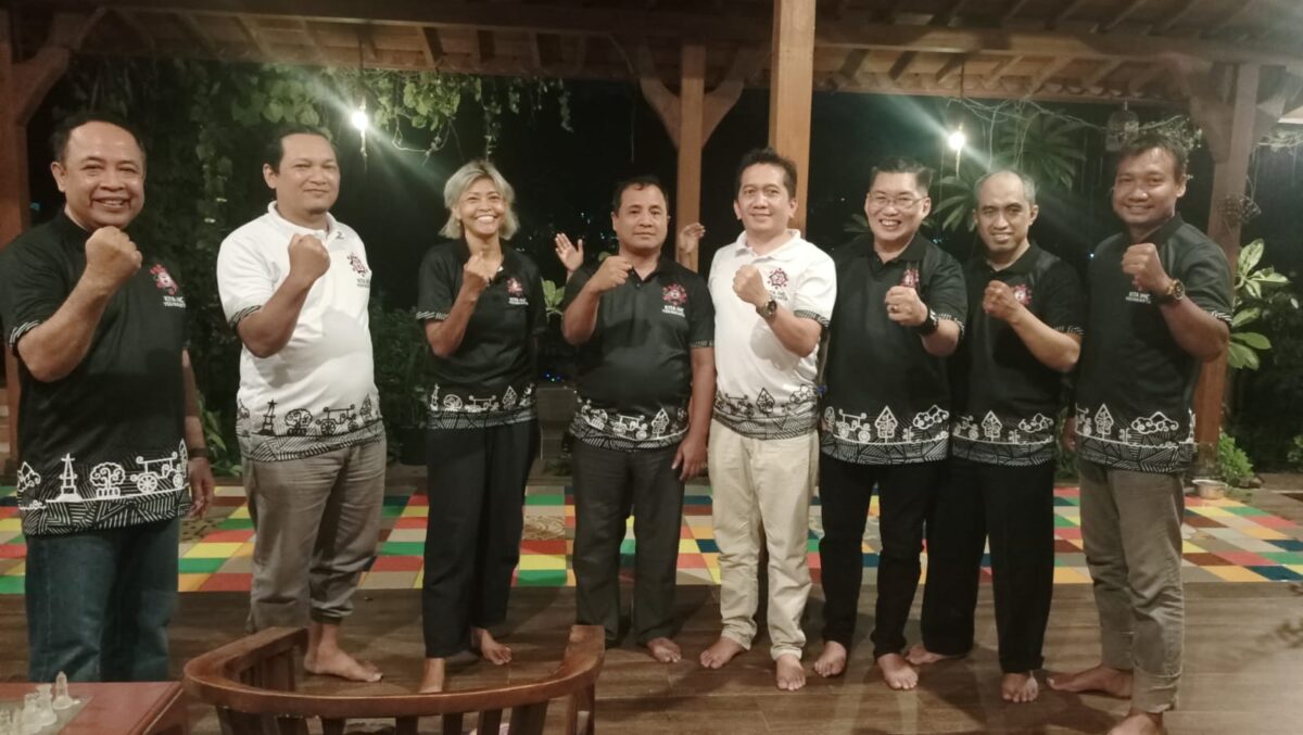 Pengurus DPD KITA IHC Yogyakarta dan Peserta Kopdar pada hari Jumat 12 Januari 2024 kompak menggunakan Kaos KITA IHC bermotif batik khas Yogyakarta yang istimewa (Foto: KITA IHC, Berita: Idewa Adiyadnya/ Redaksi Suara Utama)