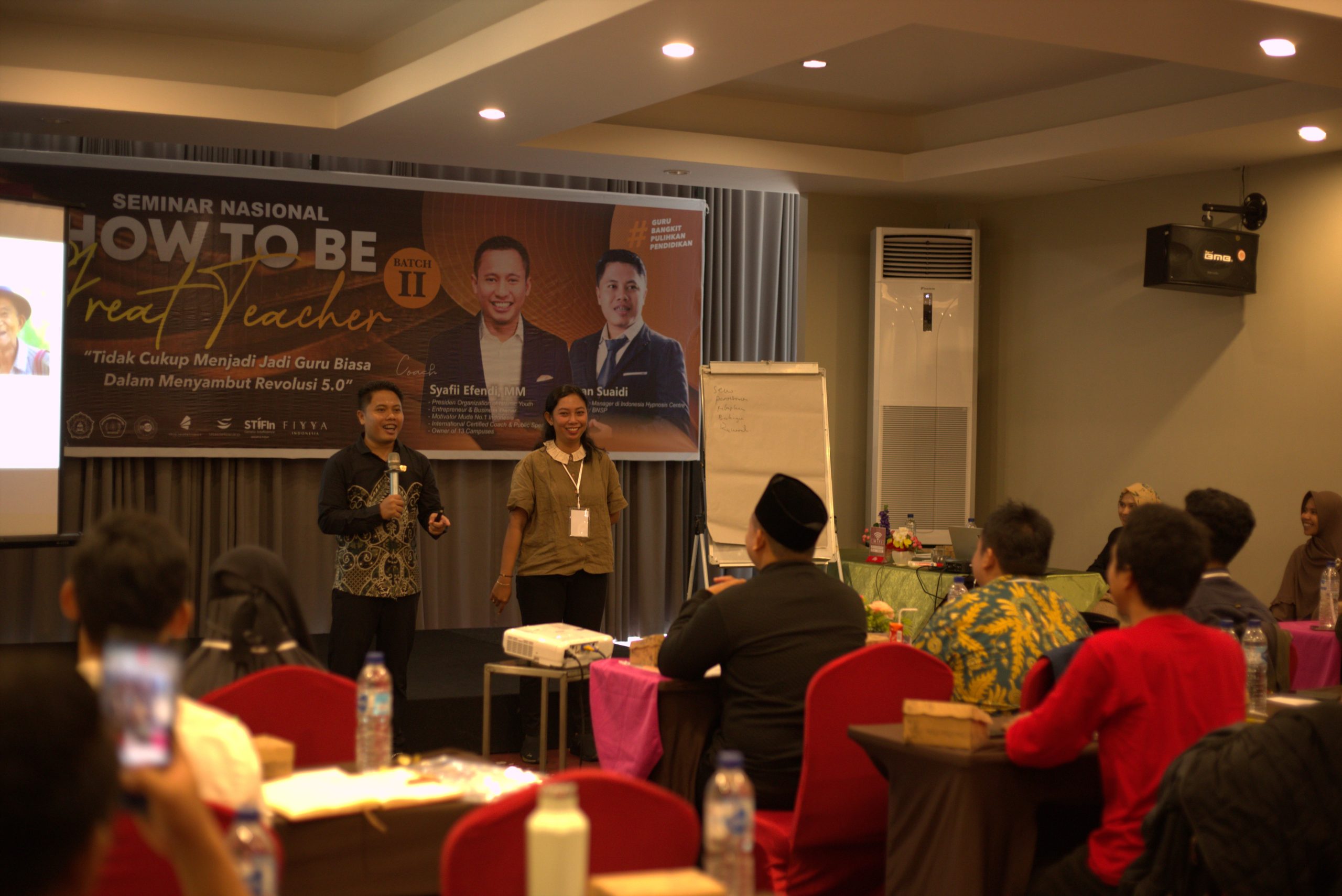 Seminar Nasional Membongkar Rahasia Menjadi Guru Unggul di Era Revolusi 5.0 yang berjudul 