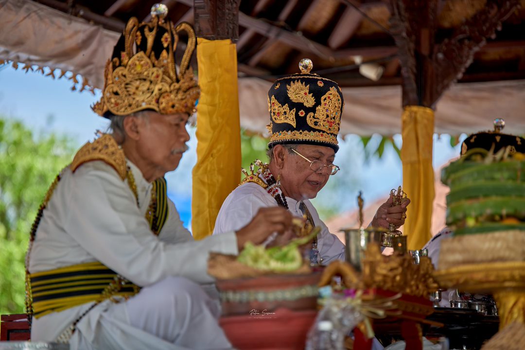 Upacara Katning di selenggarakan oleh PSN menjelang 25 tahun  Wilayah Jabodebabek dipuput oleh Tri Sadhaka yaitu Ida Pedanda Gede Sebali Waisnawa Mahardika (Sulinggih Siwa), Ida Pedanda Gede Panji Sogatha (Sulinggih Boda), dan Ida Rsi Bhujangga Waisnawa Kertananda (Sulinggih Bhujangga). (20/01/2024) (Foto: Prana Putras, Berita: Idewa Adiyadnya/ Redaksi Suara Utama).