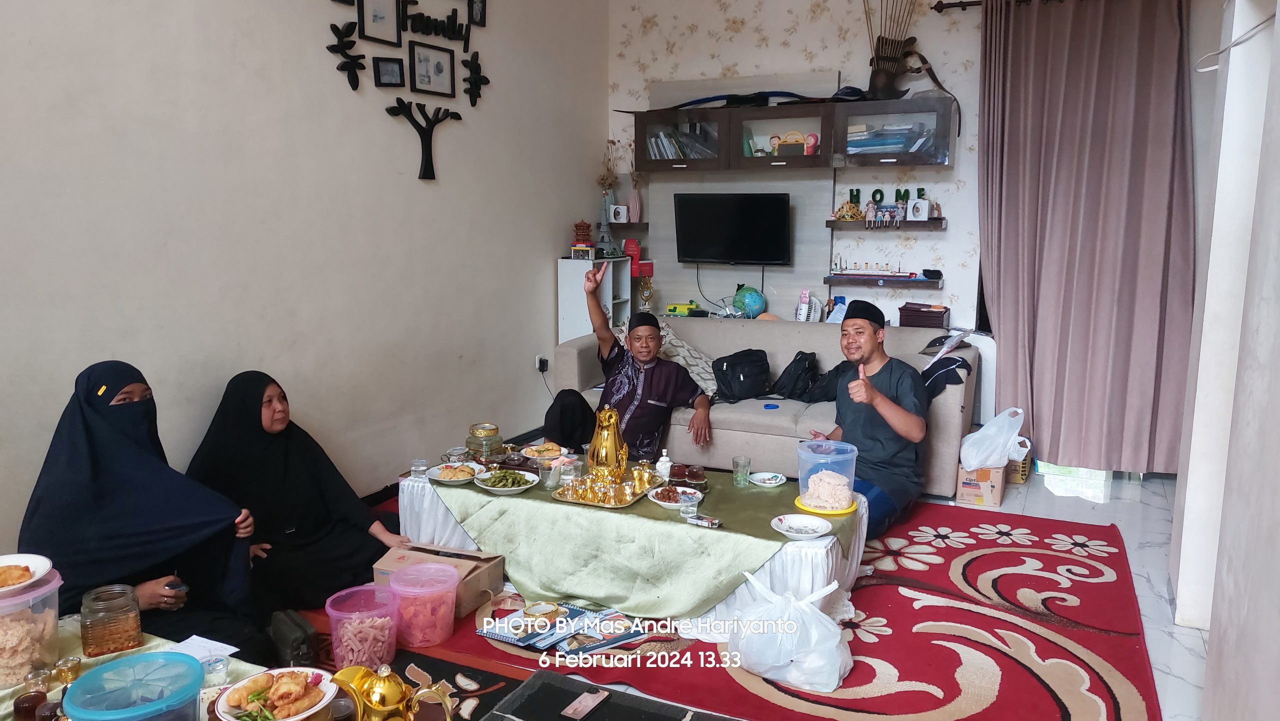 Ramah Tamah Keluarga Besar Nur Wahyudi dan Sri Murniati pasca Ibadah Umroh. FOTO: Dok. Mas Andre Hariyanto (SUARA UTAMA)