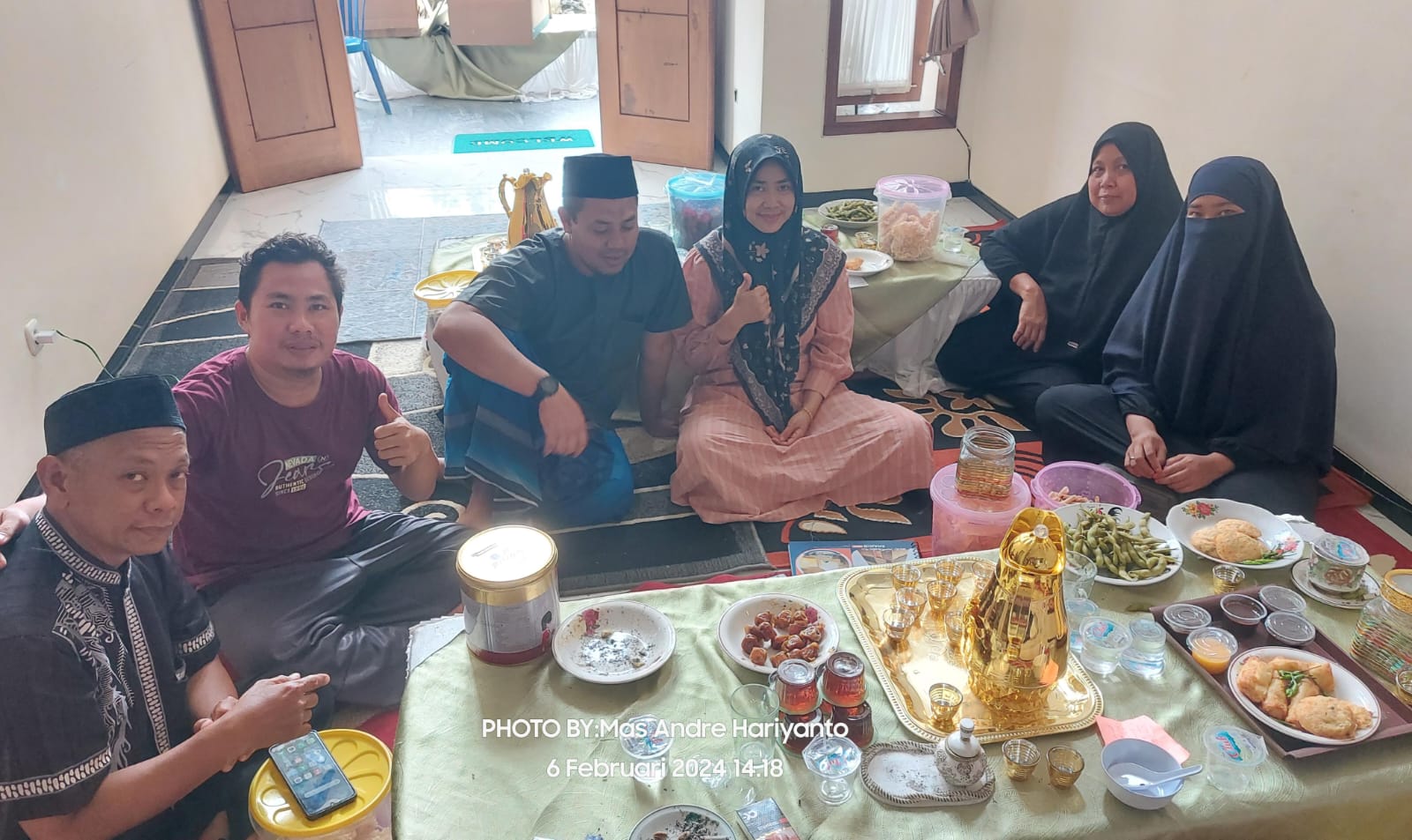 Ramah Tamah Keluarga Besar Nur Wahyudi dan Sri Murniati pasca Ibadah Umroh. FOTO: Dok. Mas Andre Hariyanto (SUARA UTAMA)