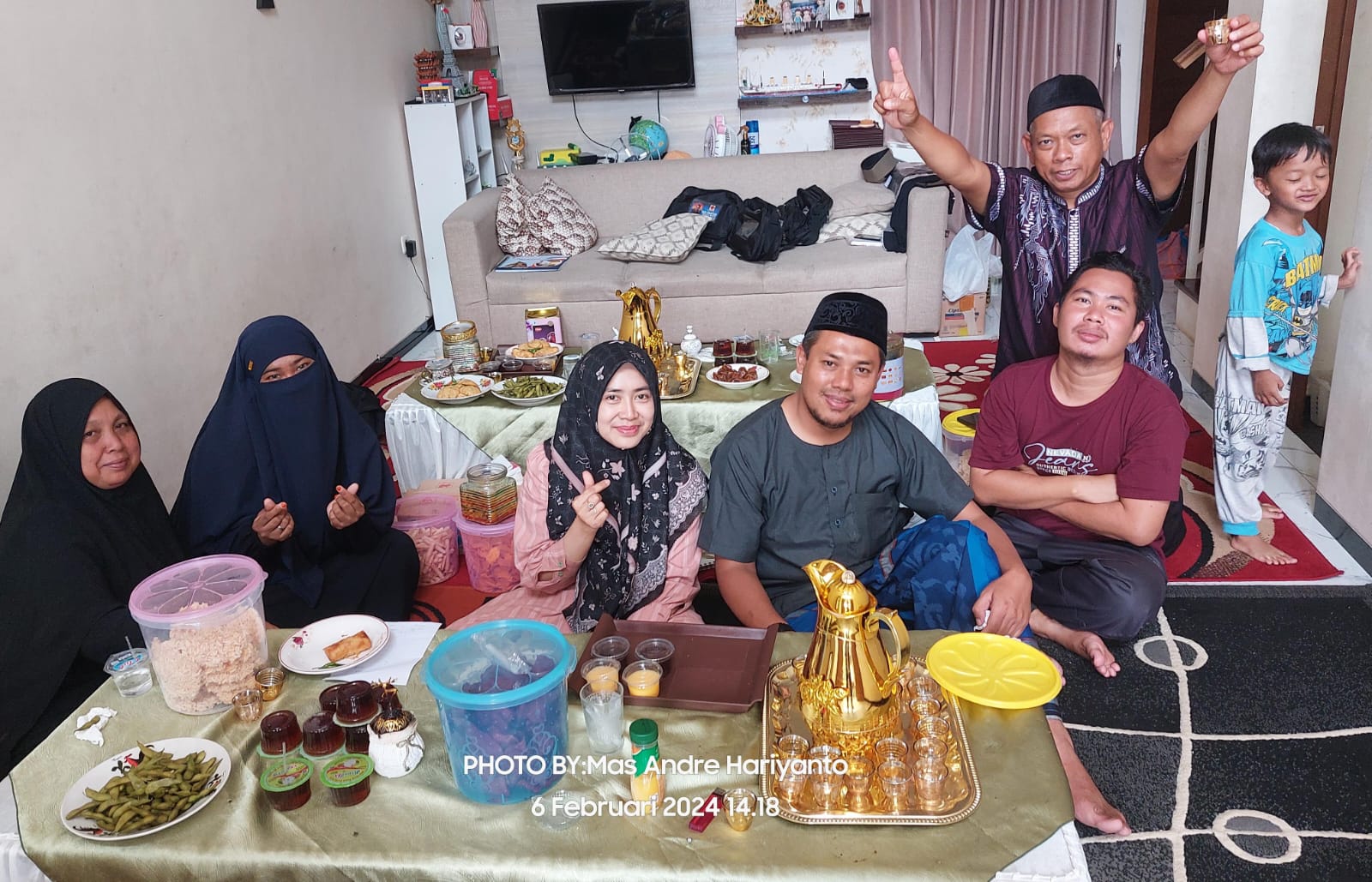 Ramah Tamah Keluarga Besar Nur Wahyudi dan Sri Murniati pasca Ibadah Umroh. FOTO: Dok. Mas Andre Hariyanto (SUARA UTAMA)