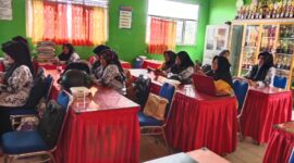 Peserta Workshop Penggunaan Canva oleh Komunitas Belajar Gurdasing (27/1) Foto: Maisaroh (suarautama.id)