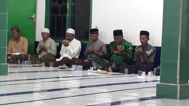 Suasana Istikhosah di Masjid Nurul Falah Kampung Bumi Dipasena Sejahtera (12/2) Foto: Edi Riyanto (suarautama.id)