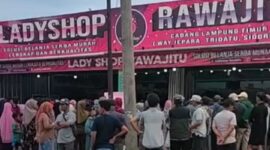 Pedagang Kecil /Tradisional Rawajitu Aksi Damai Menolak Kehadiran Lady'Shop di Rawajitu(9/2) Foto : Nafian Faiz (suarautama.id)