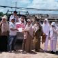 Kepala SMKN Rawajitu Timur Menyerahkan Bantuan untuk Korban Angin Puting Beliung di Gedung Karya Jitu Secara Simbolis (18/3) Foto: Nafian Faiz (SUARA UTAMA.ID)