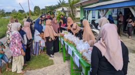 TP-PKK Kampung Bumi Dipasena Agung, Rawajitu Timur, Berbagi Ta'jil Ramadhan (28/3) Foto: Nafian Faiz (SUARA UTAMA.ID)