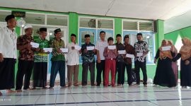 Pengurus Muslimat NU Kampung Bumi Dipasena Mulya Salurkan Santunan Ramadhan di Masjid Ulumumuddin (28/3/2024) Foto : Doni/Nafian Faiz (SUARA UTAMA.ID)