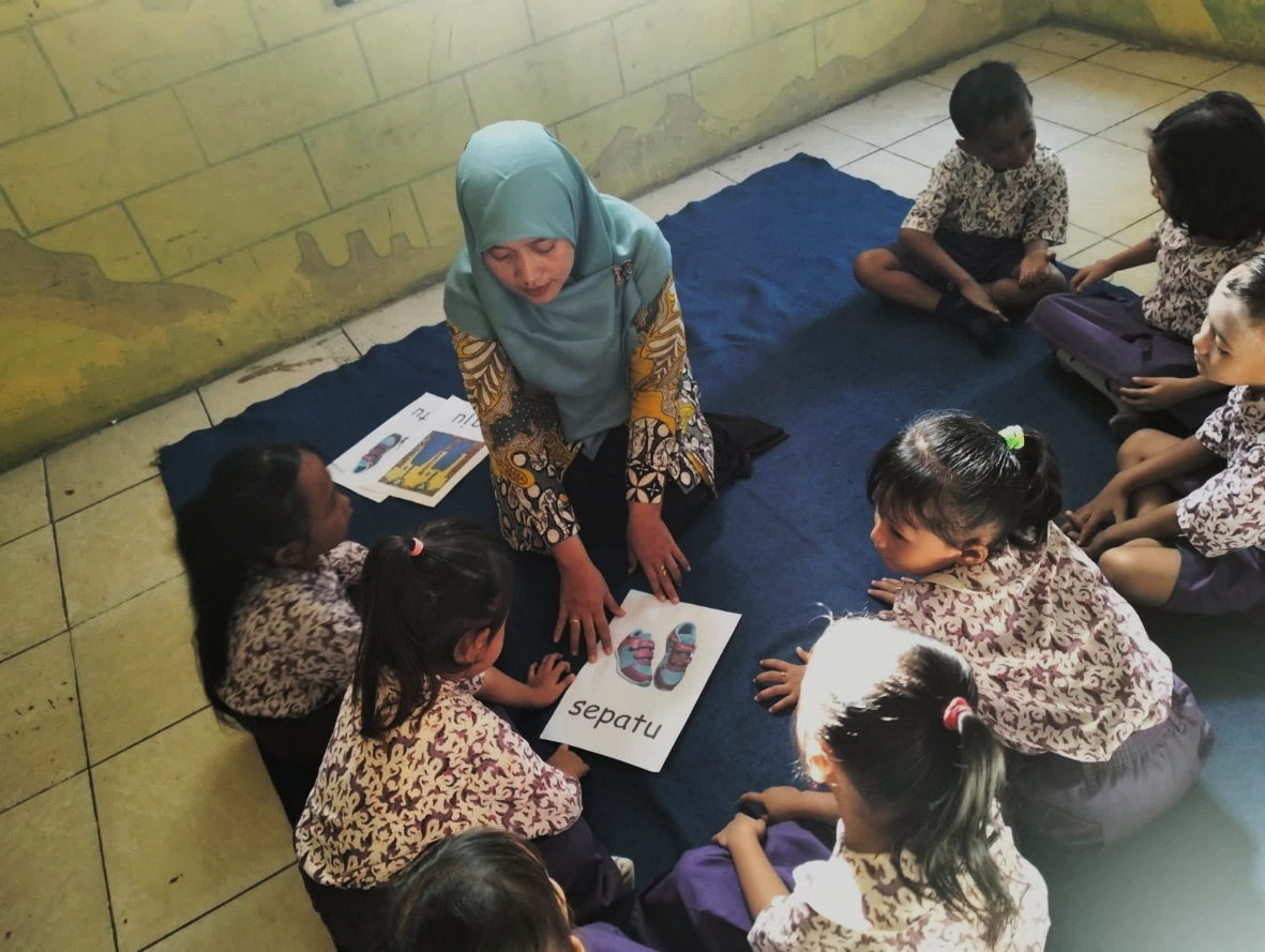 Sri Rachma 1 Peningkatan Kemampuan Bahasa Anak Dalam Membaca Gambar Dengan Media “Play Blue Comp” di  Kelompok A TK Dharma Wanita Persatuan Sambibulu Kecamatan taman Kabupaten Sidoarjo Provinsi Jawa Timur - Semester 1 Tahun Ajaran 2021/2022 Suara Utama ID Mengabarkan Kebenaran | Website Resmi Suara Utama