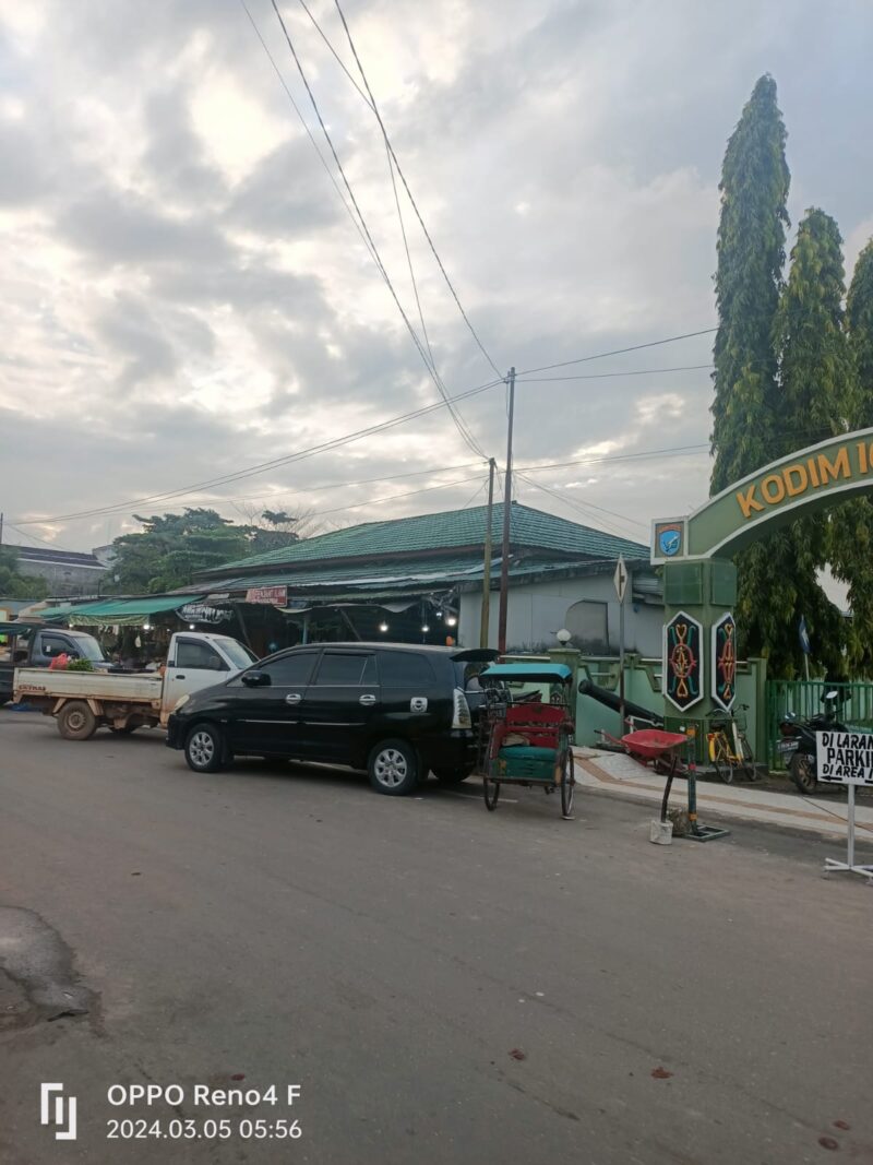 Suasana Pasar Yang berkedekatan dengan Kodim/Candra K.