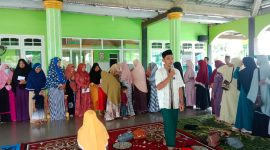 Penyerahan Santunan Ramadhan 2024 oleh Pengurus Ranting Muslimat NU Kampung Bumi Dipasena Jaya, Rawajitu Timur di Masjid Bahrul Ulum (31/3) Foto: Nafian Faiz (SUARAUTAMA.ID)
