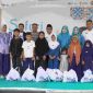 Peyerahan paket sembako untuk anak yatim oleh Bapak Pj Bupati Pidie, Ir. Wahyudi Adisiswanto di damping Sekper PIM, Maimun serta Bapak Kapolres Pidie di Alun-alun Kota Sigli, 03 April 2024