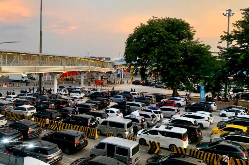 Keadaan Puncak Arus Balik Mudik Idul Fitri 2024 di Penyeberangan Bakauheni Lampung.Foto : ASDP/Nafian Faiz (suara utama.id)