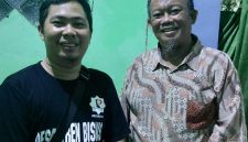 FOTO : Mas Andre Hariyanto Pemimpin Redaksi Suara Utama Bersilaturahmi di Rumah Ustadz Doktor Jamaaluddin dan Ustadzah Siti Izzun Nadhiroh di Sidoarjo Jawa Timur (Andre Hariyanto/Suara Utama ID)