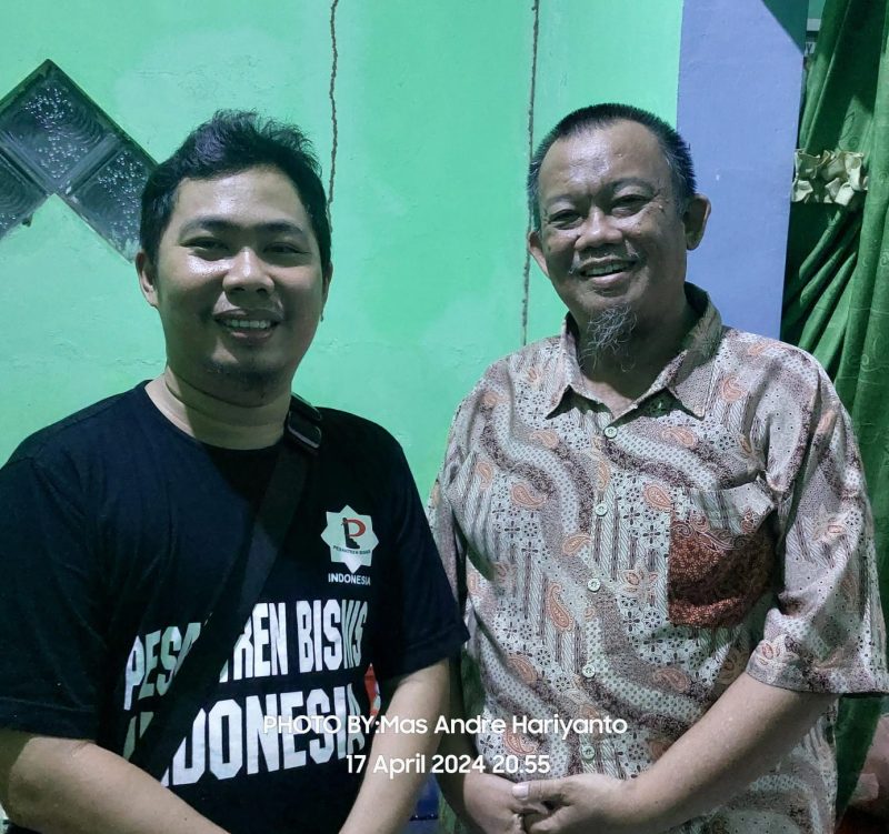 FOTO : Mas Andre Hariyanto Pemimpin Redaksi Suara Utama Bersilaturahmi di Rumah Ustadz Doktor Jamaaluddin dan Ustadzah Siti Izzun Nadhiroh di Sidoarjo Jawa Timur (Andre Hariyanto/Suara Utama ID)