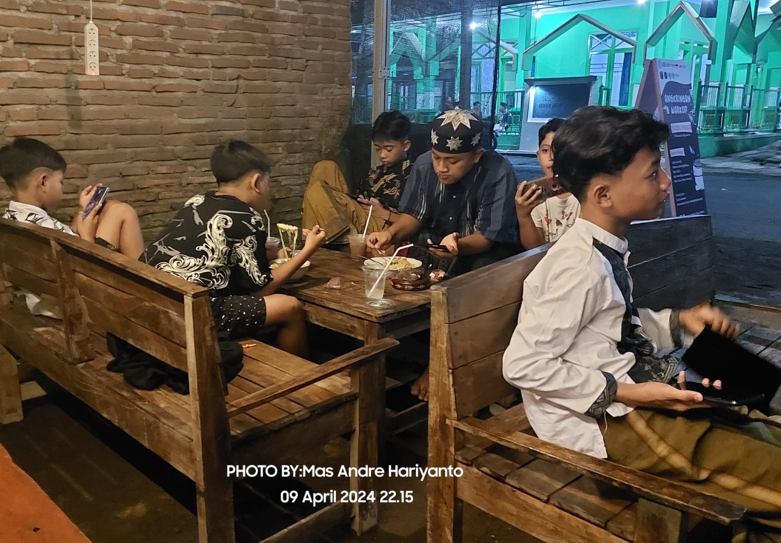 FOTO : Dok. Internal Angkringan Prabu Moker Dilem Kepanjen Kabupaten Malang Jawa Timur (Aisyah Putri Widodo/Suara Utama ID)