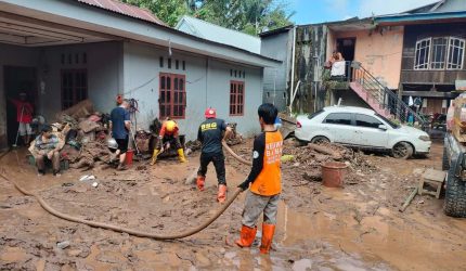 WhatsApp Image 2024 04 28 at 08.55.28 Enrekang Diterjang Banjir Bandang, Pemukiman Warga dan Kantor Pemerintahan Dipenuhi Lumpur Suara Utama ID Mengabarkan Kebenaran | Website Resmi Suara Utama