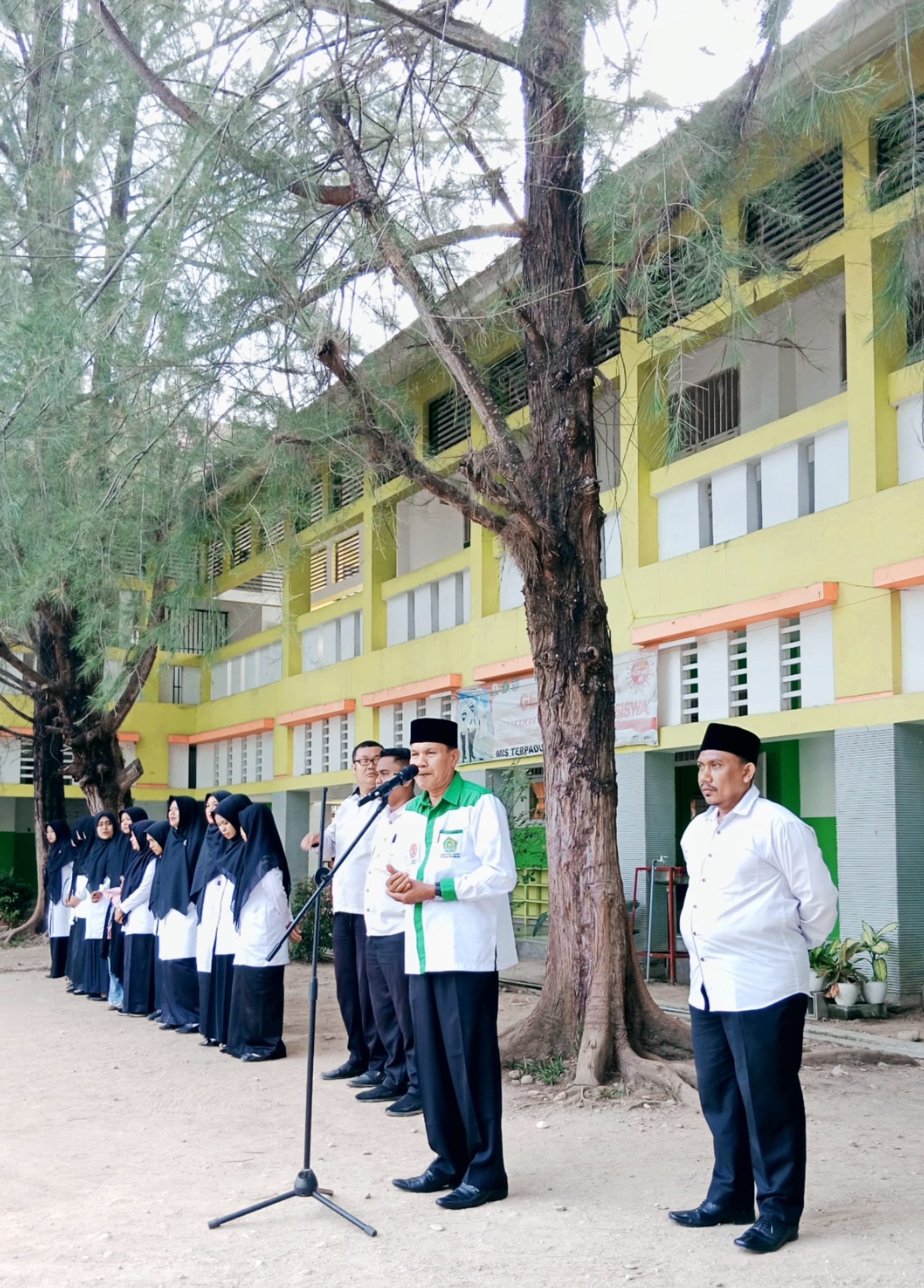 WhatsApp Image 2024 04 30 at 10.53.30 scaled Kemenag Langsa Sematkan 15 Medali Olimpiade POSI Provinsi Aceh untuk MIS TERPADU LANGSA Suara Utama ID Mengabarkan Kebenaran | Website Resmi Suara Utama