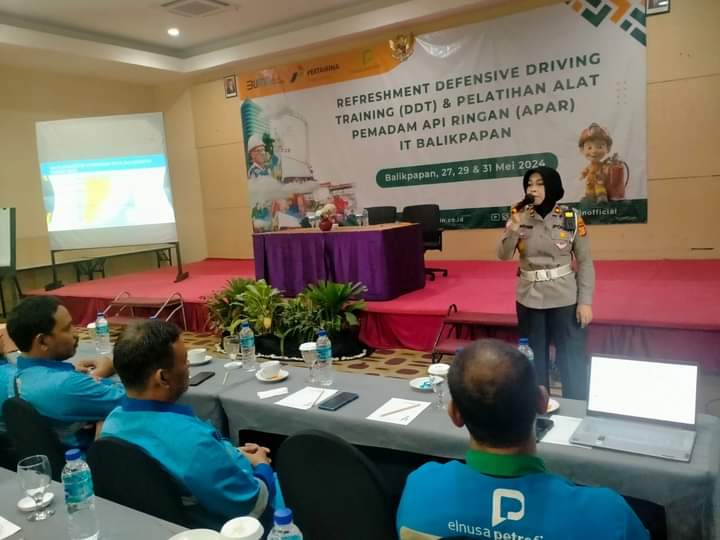 Foto: Kapolres Balikpapan dalam melakulan training kepada peserta PT. Elunsa Petrofin Kendaraan Alat Berat serta Apar (Suarautama.id)