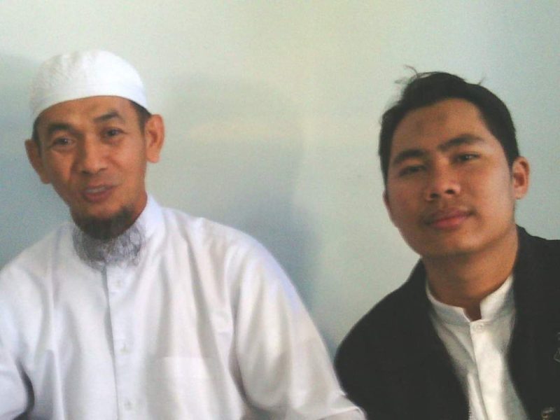 FOTO : Dokumentasi Mas Andre Hariyanto/Rahmatullah Rahman Semasa di Pondok Pesantren Hidayatullah Pusat Balikpapan Kalimantan Timur bersama Ust Zein kala itu sebagai Ketua Yayasan/Kepala Kampus (SUARA UTAMA ID)