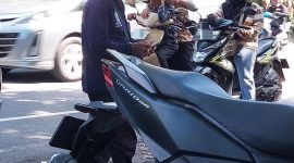 Perangi Juru Parkir Liar Malak Uang, Warga Minta Pemda dan Dishub Tertibkan. FOTO : Dok. Internal dan Salah Satu Jukir Juru Parkir Liar Malak Uang (Andre Hariyanto/Suara Utama)