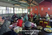 FOTO : Kegiatan Halal Bihalal Kajian Bebas Hutang dan Riba di Kedai Az-Zahra Kota Wisata Batu (Andre Hariyanto/Suara Utama)