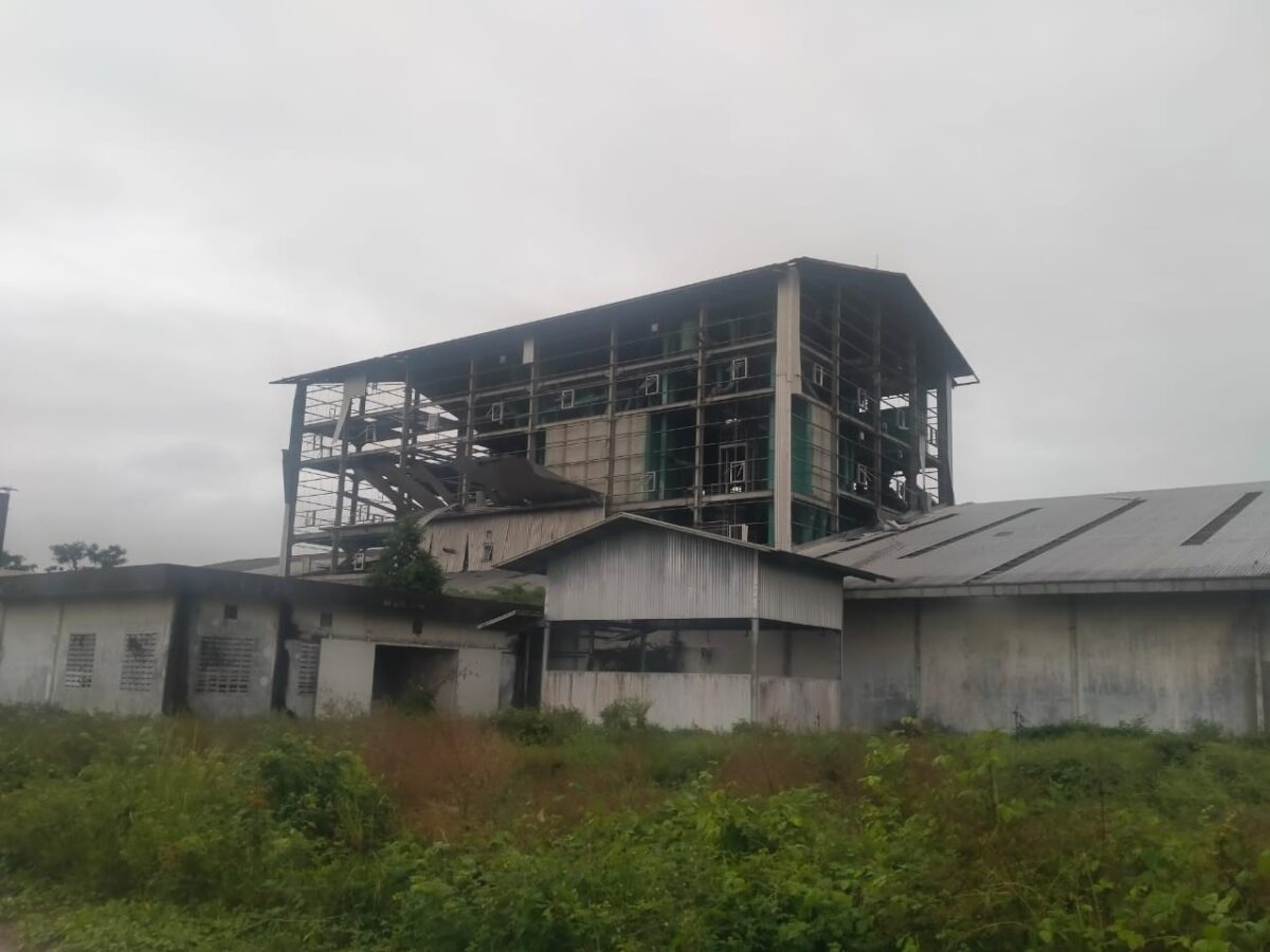 Salah Satu Bekas Gedung Pakan Bestari Indoprima Milik PT CPP yang Dibongkar, Menuai Kontroversi di Internal P3UWL (14/5) Foto: Nafian Faiz  (Suarautama.id)