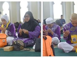 PHOTO KHSUS Khusyu' dan Haru, Suasana Pelepasan Keberangkatan Jamaah Haji Khusus Zafa Tour 1445 H / 2024 M Suara Utama ID Mengabarkan Kebenaran | Website Resmi Suara Utama